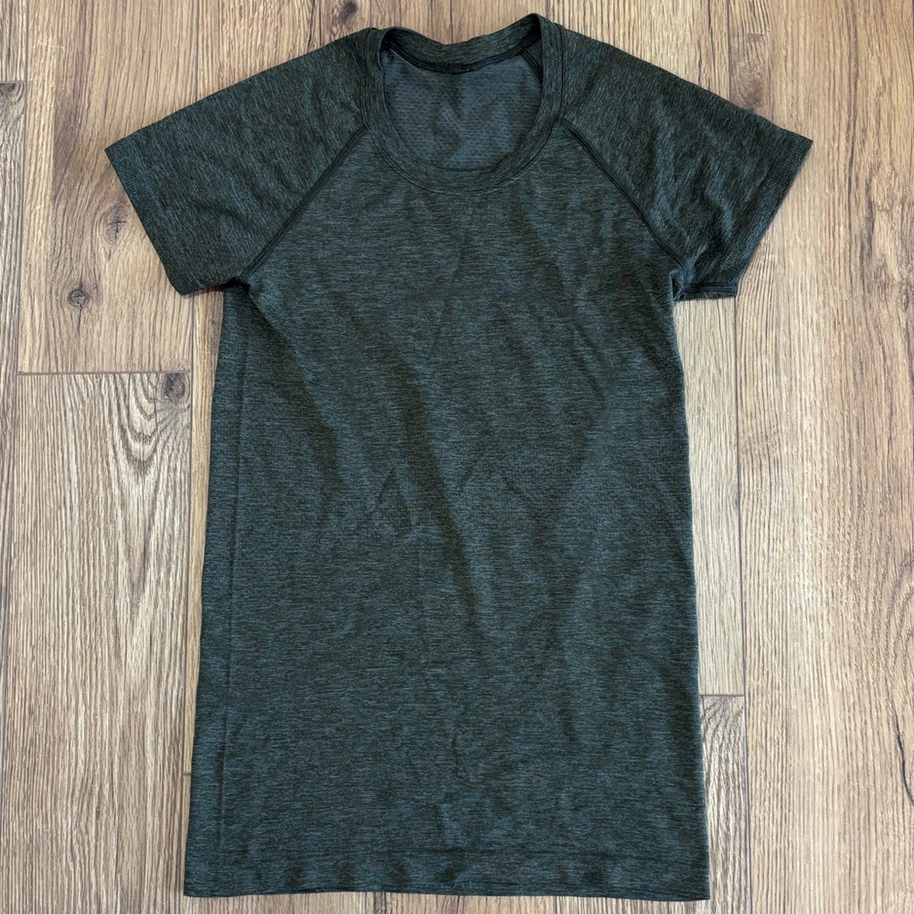 lululemon athletica Dark Gray Short Sleeve Tee